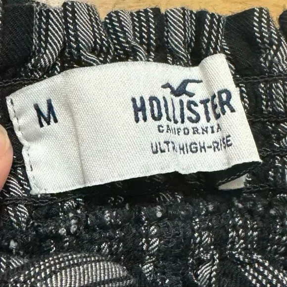 Hollister Black and Gray Ultra High Rise Paperbag Shorts w Pockets - Size Medium - Picture 4 of 5